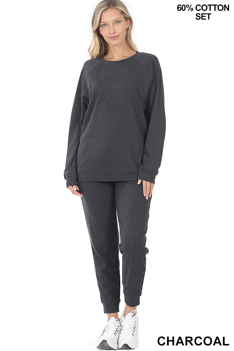 SWEATSHIRT & SWEATPANTS SET